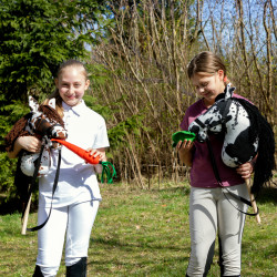 Skippi Hobby Horse  tarantowaty - biało brązowy - prezent na dzień dziecka