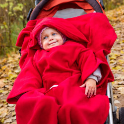 Kinderdecke mit Ärmeln und Kapuze in Rot